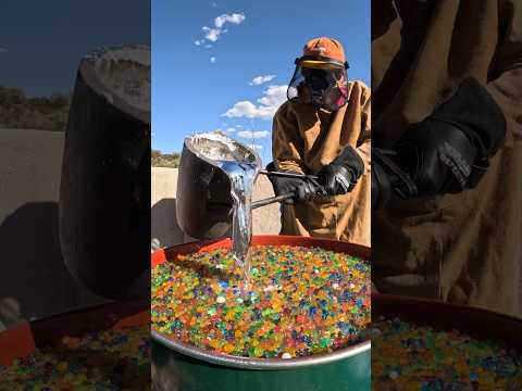 Pouring molten metal into water beads to make sculpture #artist #sculpture