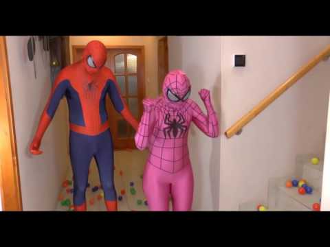 Video per bambini   Spiderman con Spiderman rosa e Spiderman Nero e le palline c