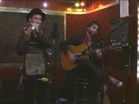 The Wiyos - Gonna Sit Right Down