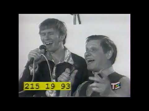 Эдуард Хиль и Дмитрий Хиль с группой "Препинаки" - Ходит песенка по кругу 1998 г.