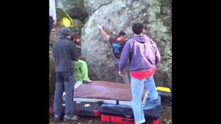 preview picture of video 'Soriano nel Cimino bouldering - Fissità cognitiva 8a F.A.'