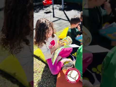 Güneş, kitaplar ve bolca hayal gücü ☀️📚
Kütüphaneler Haftası’nı bahçede yaptığımız renkli okuma etkinliğiyle kutladık! Kitap sevgisini erken yaşta kazandırmayı hedeflediğimiz bu etkinlikte, öğrencilerimiz hem eğlendi hem öğrendi.