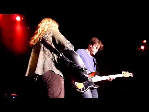 Melissa Etheridge and Brett Simons - Bass Fun! :)