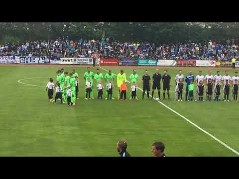 VfR Garching vs. TSV 1860 München Einlauf der Mannschaften