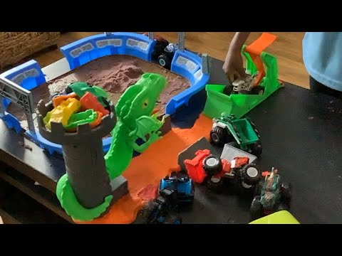 Dragon 🐉 overcast 🌫️ absolutely slayed the dragon and got the #crushcars . #monsterjam #hotwheels