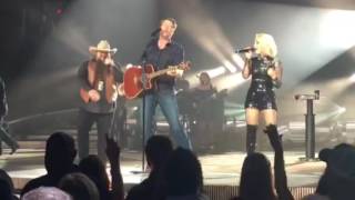 Blake Shelton- Boys &#39;Round Here w/ Raelynn and Sundance Head