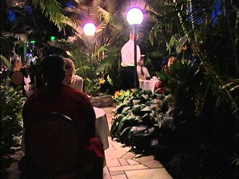 download lagu mp3 mp4 Como Valentines Dinner, download lagu Como Valentines Dinner gratis, unduh video klip Como Valentines Dinner