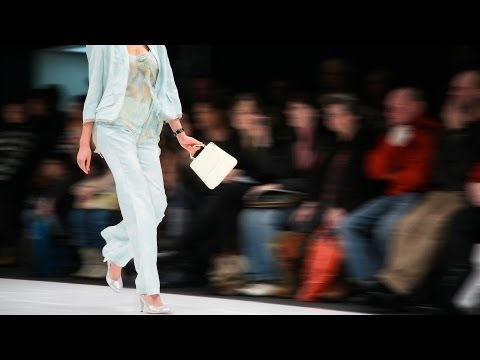 image-What are the height requirements for a runway model? 