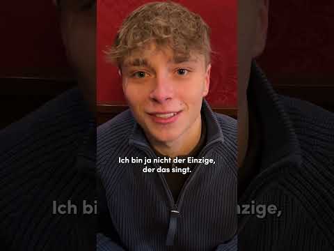 Video Thumbnail: Backstage vor den Chorus Lines: Das geht den Top 30 durch den Kopf. 🎤✨ Wer muss gehen?