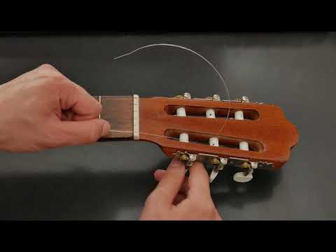 Akustikgitarre Saiten wechseln – Einfach erklärt (Anleitung für Anfänger!)