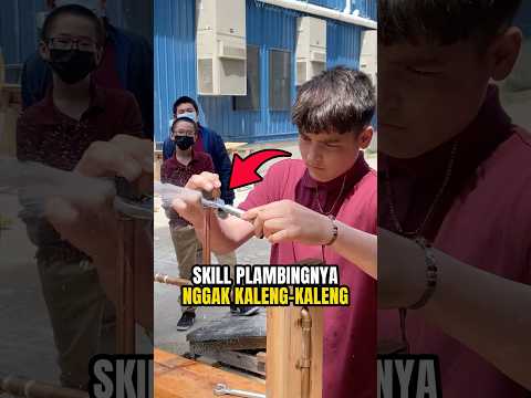 Skill Plambing Cowok Ini Mengejutkan Banyak Orang