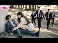 Ditinggal Keluarga Gadis Miskin Selamatkan Pria Tak Disangka Dia CEO Yang Jatuh Cinta Padanya