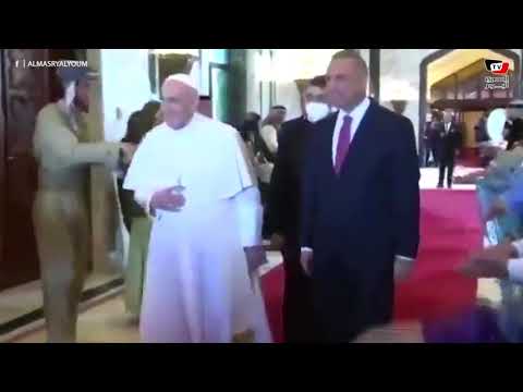 استعراض تراثي راقص.. استقبال بابا الفاتيكان في بغداد