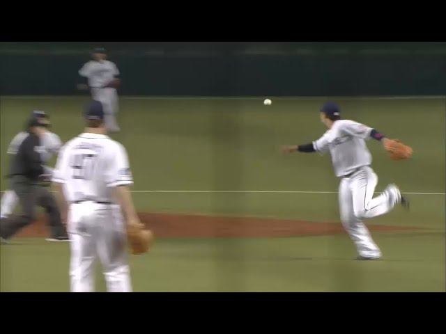 【5回表】ライオンズ・浅村が魅せた メジャー級のバックハンドトス!! 2015/4/22 L-F