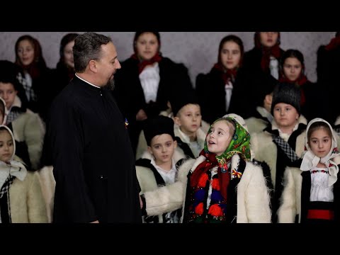 Împărat, luminat - Părintele Marcel Oprișan și Colindătorii din Bârsana