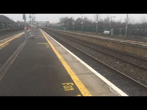 Mk4 4008 and 215 passing hazelhatch