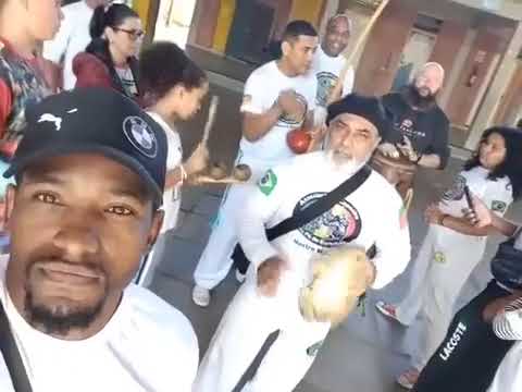 brincadeira de capoeira porto alegre  grupo no pé do Berimbau