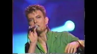 David Bowie – Battle For Britain (Live GQ Awards 1997)