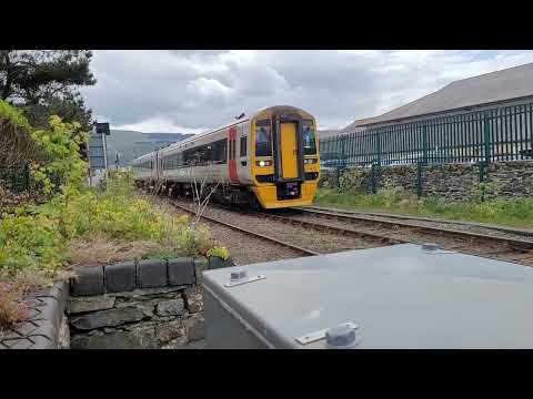 *Hangman, Pedestrian stands under barrier, Night Mode* Barmouth South Level Crossing