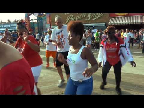 Getting it in!! SEGTv R&B Soul Line Dancing on Coney Island Boardwalk 2019 Vol. 7