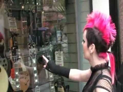 Midwezt.... Charleen in London 2011..swf