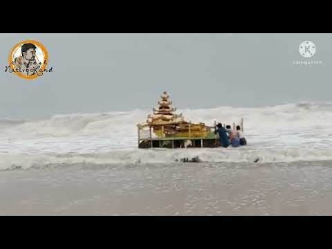 Gold Coloured Chariot Washed Ashore @ Sunnapalli Beach Near Srikakulam #cycloneasani