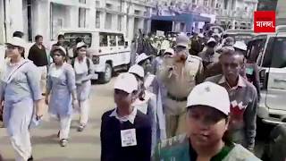নতুন ভোটারদের পরিচয়পত্র তুলে দিল প্রশাসন