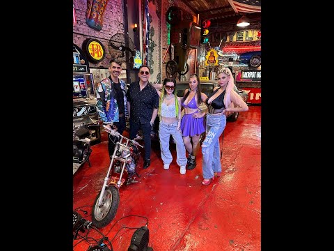 A ESCONDIDAS Siga La Runfla clip