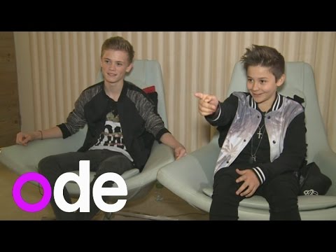 CUTEST INTERVIEW EVER: バーズ＆メロディの自撮り、サイモン・コーウェルとガール・クラッシュについて (CUTEST INTERVIEW EVER: Bars & Melody on selfies, Simon Cowell and girl crushes)
