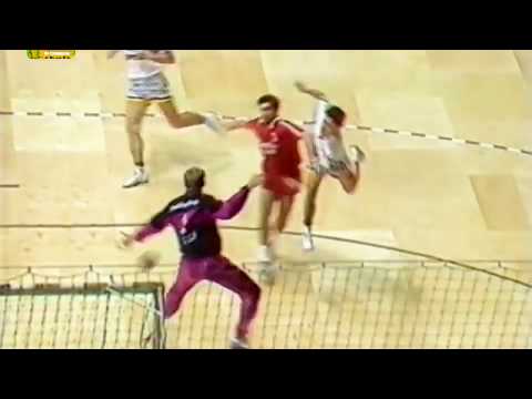 Peter Quarti, maravillosa forma de resolver un 1 contra 2. Copa Naciones-1990. GER-URS. Final