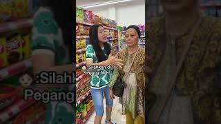 Download lagu Nenek Pengen HP Mahal...Beli Semua yang Di Pegang sama Nenek aku ! #shorts Nasya kaila Nazifah mp3