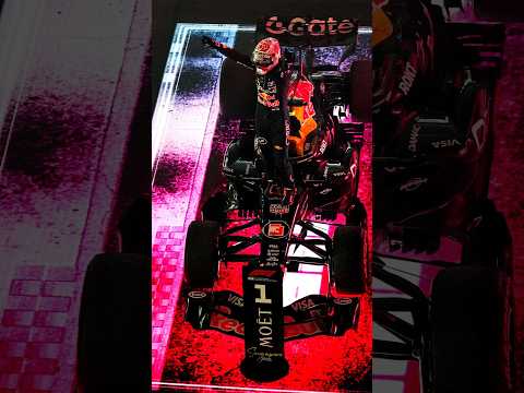 Verstappen wins Singapore. Back to back. Clean sweep of the weekend. 🏆