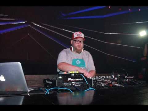 Alex M.O.R.P.H. - Maximum Overdrive (Benicio Remix (Alex M.O.R.P.H. Live At Trance Energy 2002)