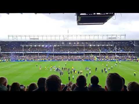it's grand old team to play for~🎶🎶 evertonian singing after beat chelsea at goodison park.
