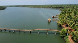 preview picture of video 'Valiyaparamba Backwaters'