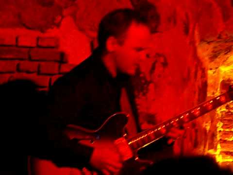 Harcsa Veronika: Spooky live