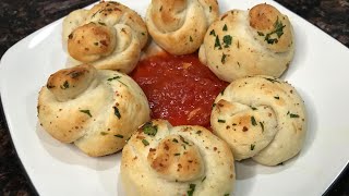 Homemade Garlic Knots | FRIDAY NIGHT MUNCHIES