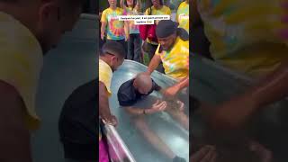 Download lagu Mukjizat! Pria lumpuh disembuhkan saat pembaptisan #iman #yesus #penyembuhan mp3