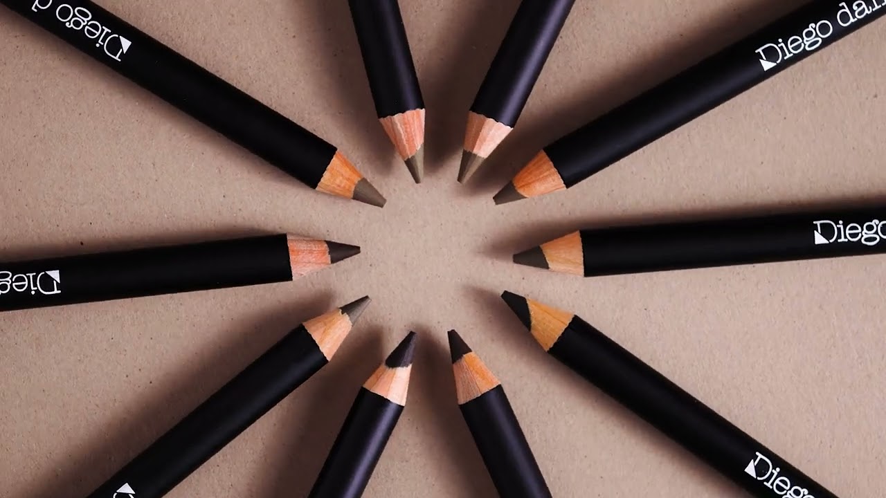 Watch video THE BROW STUDIO - espressione di personalità: la linea completa per l'eyebrow design Now THE BROW STUDIO - espressione di personalità: la linea completa per l'eyebrow design