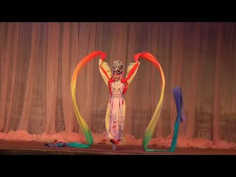 吴燕演出天女散花