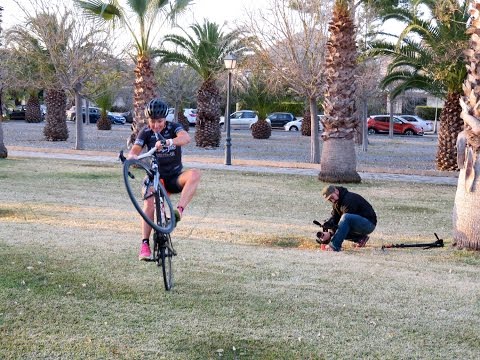 How to wheelie a bicycle