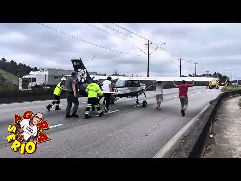 AVIÃO DE PEQUENO PORTE FAZ POUSO FORÇADO NA BR 116 km 314 PALMEIRINHA SENTIDO SUL