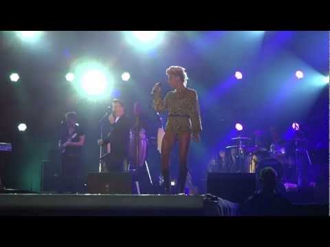 Rick Astley & Dawn Joseph - Cry For Help (Live in Soltau, Germany 2012)