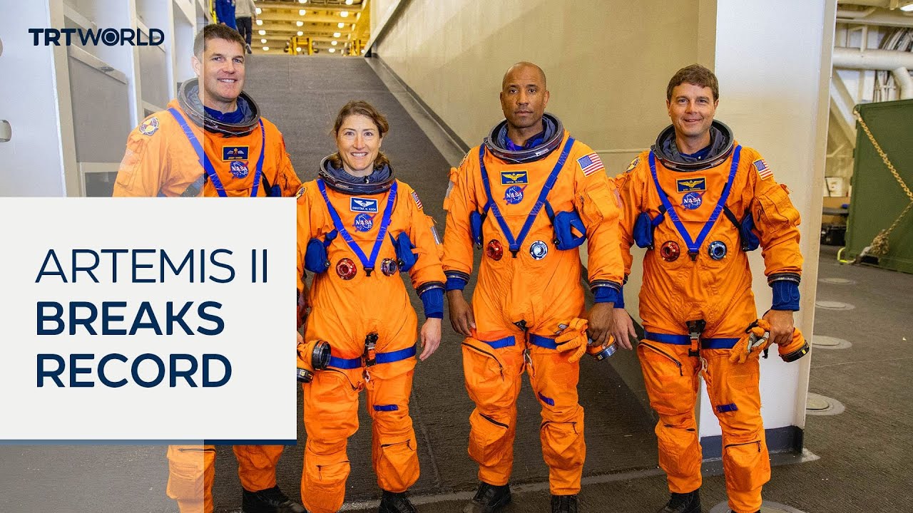 Nasa astronauts reach far side of Moon in Artemis II mission