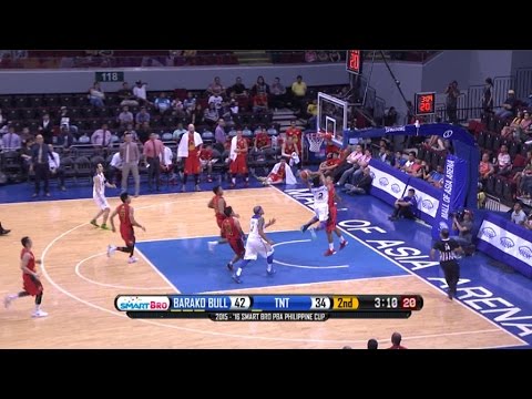 Denok Tries to Go Over Willie | Philippine Cup 2015-2016