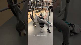 Esse cara decidiu treinar apenas um lado do Trapézio…🤯