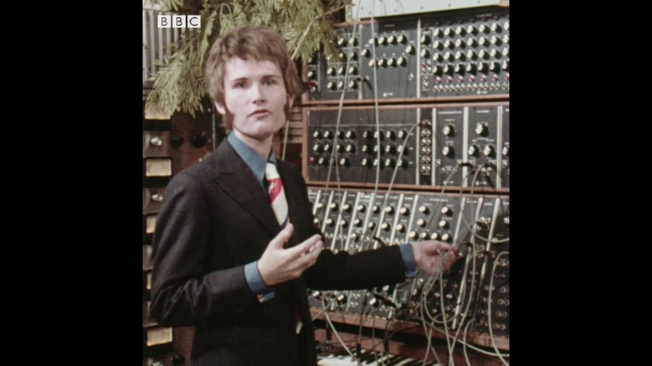 Wendy Carlos demonstrates her Moog Synthesizer in 1970 - YouTube