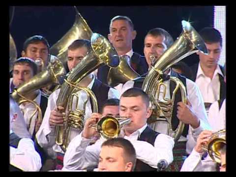 100 Truba na Trgu Republike Beograd! U Cast dolaska Predsednika Rusije, Vladimira Putina!