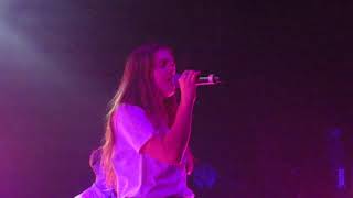 Maggie Rogers - "Overnight" (Live in Boston)