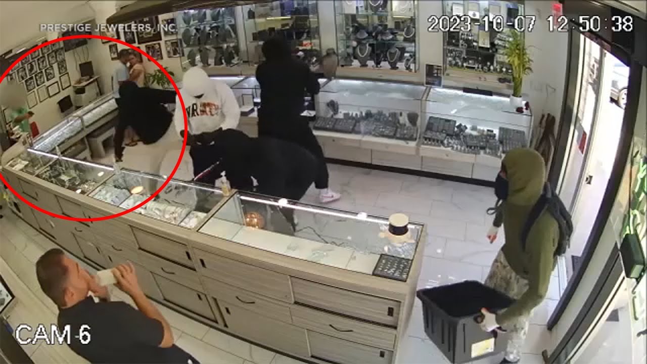 QuickThinking Jewelry Store Worker Foils SmashandGrab Robbery in